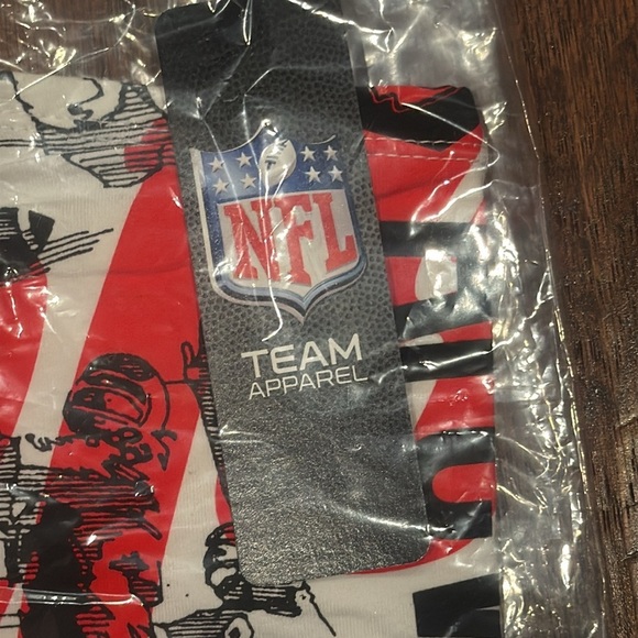 NWT! Large Tube Top NFL Chiefs Red and Black Graphic - Picture 6 of 8